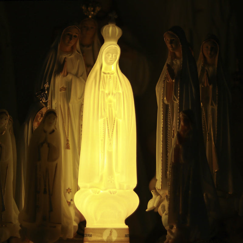 Illuminated statue of Our Lady of Fatima