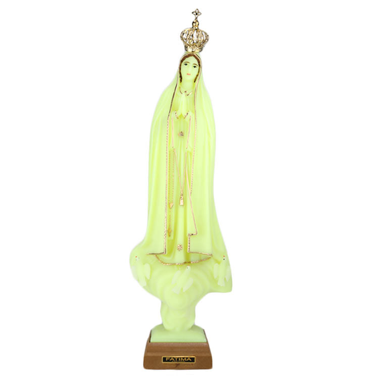 Estatua fluorescente de Nuestra Señora de Fátima